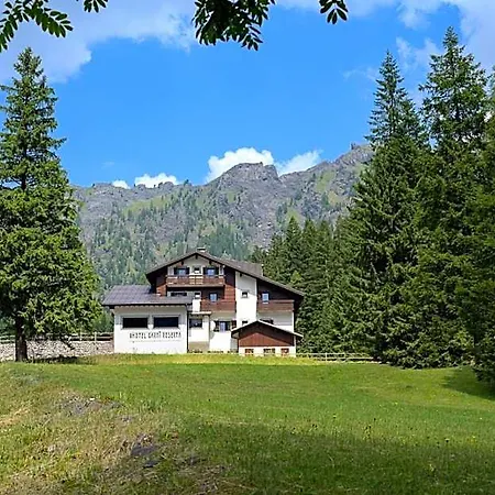 Garni Roberta فندق مالغا شابيلا